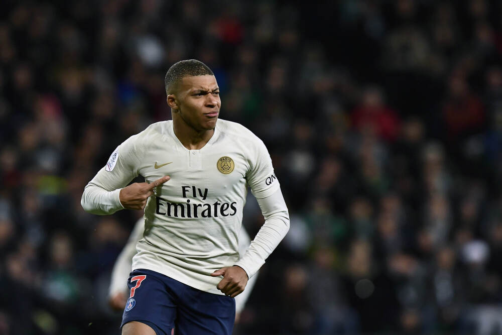 早盘：美股继续下滑，纳指下跌逾300点